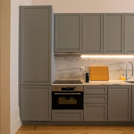 Lovelystay - 2Br Flat With Ac In Duque De Loule Порто Екстериор снимка