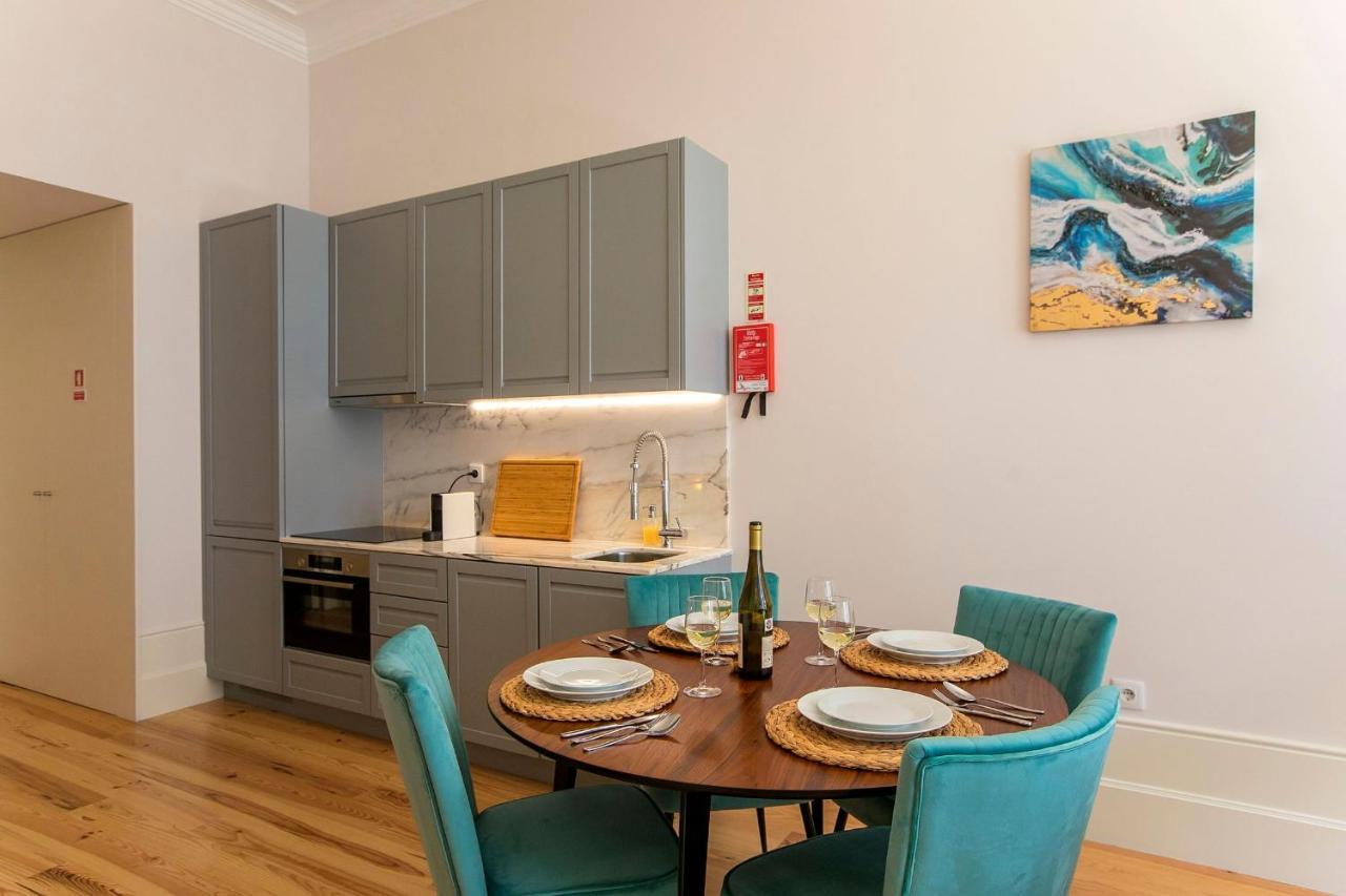 Lovelystay - 2Br Flat With Ac In Duque De Loule Порто Екстериор снимка
