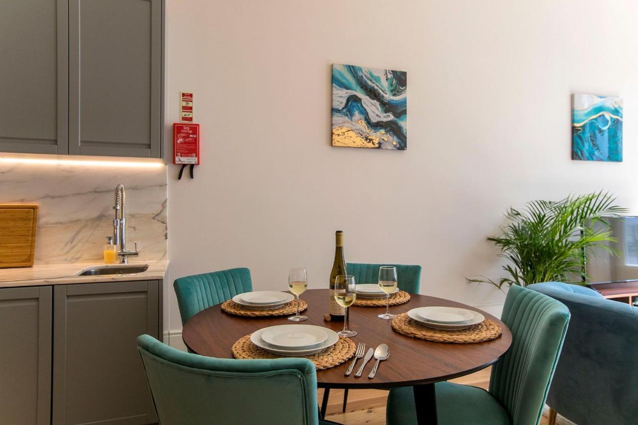 Lovelystay - 2Br Flat With Ac In Duque De Loule Порто Екстериор снимка