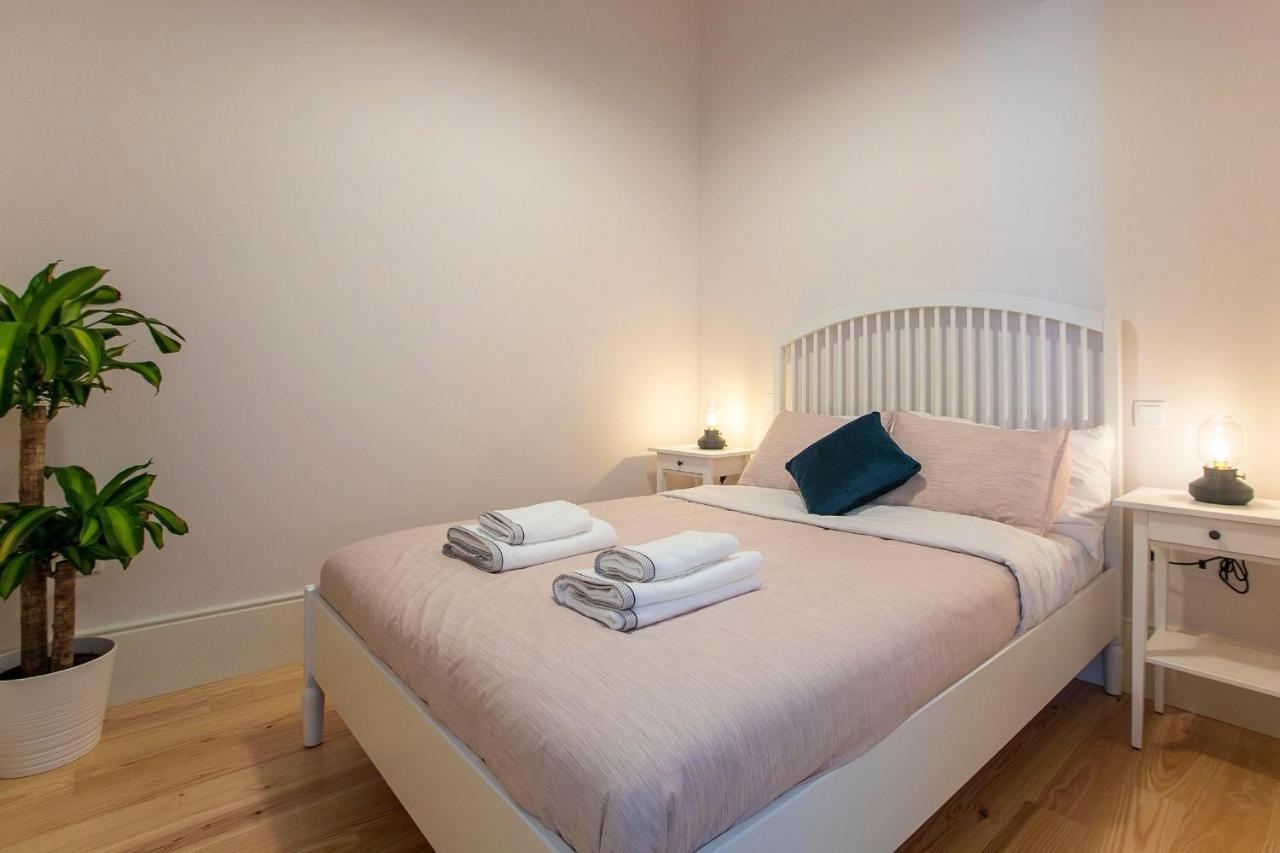 Lovelystay - 2Br Flat With Ac In Duque De Loule Порто Екстериор снимка