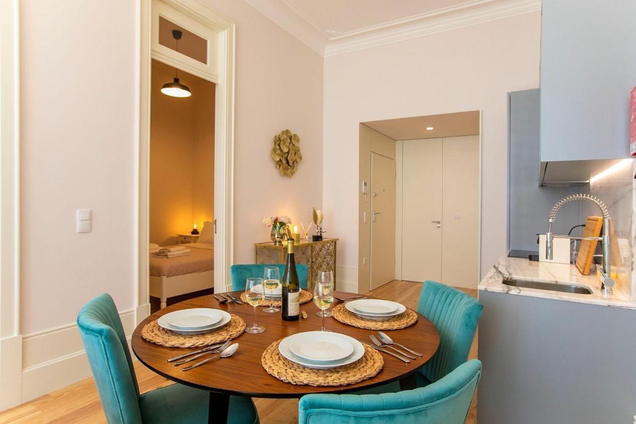 Lovelystay - 2Br Flat With Ac In Duque De Loule Порто Екстериор снимка